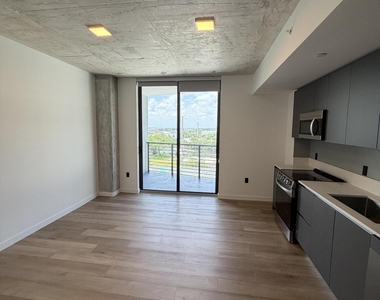 307 Sw 5th - Photo Thumbnail 4