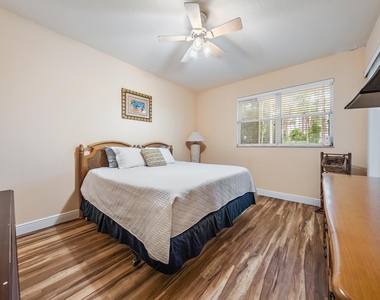 9224 Wentworth Lane - Photo Thumbnail 9