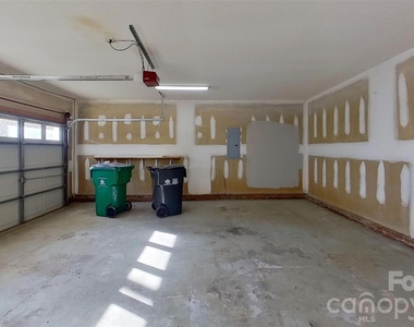 7236 Rock Island Road - Photo Thumbnail 10