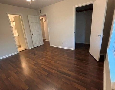 430 Queens Road - Photo Thumbnail 9