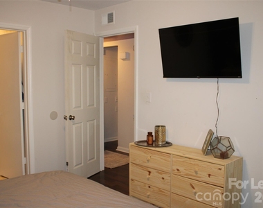 430 Queens Road - Photo Thumbnail 12