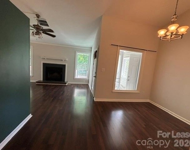 430 Queens Road - Photo Thumbnail 7