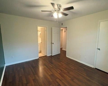 430 Queens Road - Photo Thumbnail 13