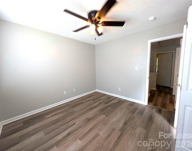 7603 Lullwater Cove - Photo Thumbnail 24