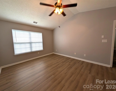 7603 Lullwater Cove - Photo Thumbnail 12