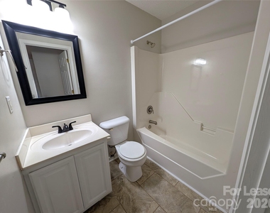 7603 Lullwater Cove - Photo Thumbnail 20