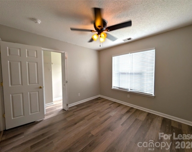 7603 Lullwater Cove - Photo Thumbnail 23