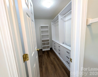 7603 Lullwater Cove - Photo Thumbnail 17