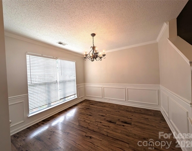 7603 Lullwater Cove - Photo Thumbnail 7