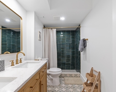 2455 Lindell Boulevard - Photo Thumbnail 16