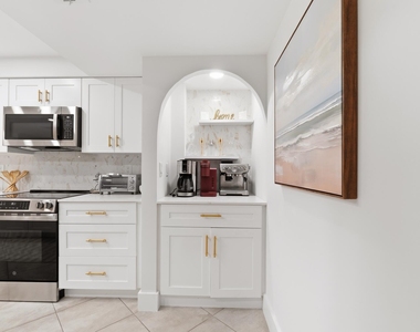 2455 Lindell Boulevard - Photo Thumbnail 8