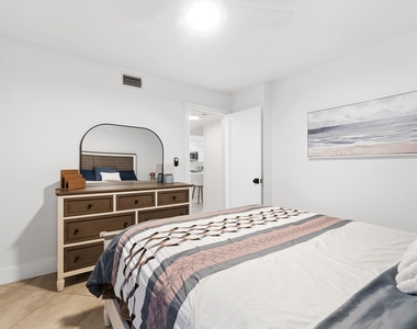 2455 Lindell Boulevard - Photo Thumbnail 18