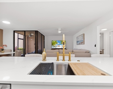 2455 Lindell Boulevard - Photo Thumbnail 9