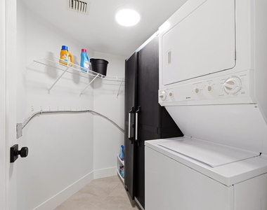 2455 Lindell Boulevard - Photo Thumbnail 22