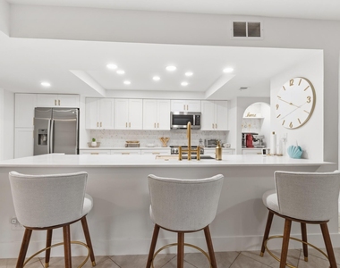 2455 Lindell Boulevard - Photo Thumbnail 5