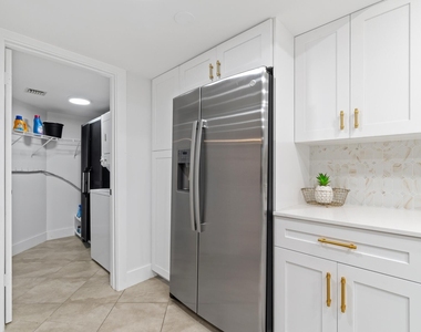 2455 Lindell Boulevard - Photo Thumbnail 7