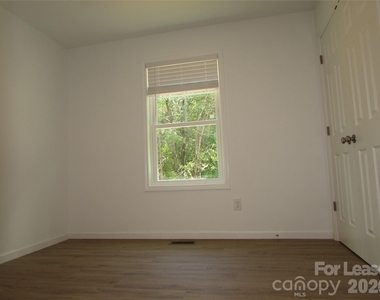 111 Dorchester Lane - Photo Thumbnail 8