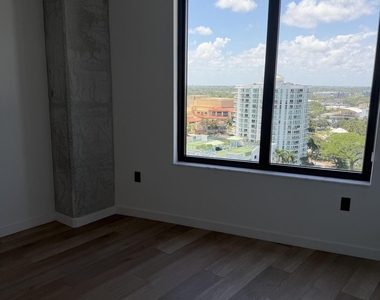 307 Sw 5th - Photo Thumbnail 5