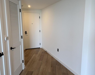 307 Sw 5th - Photo Thumbnail 3
