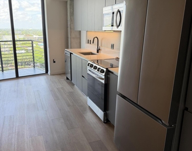 307 Sw 5th - Photo Thumbnail 2