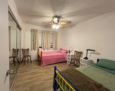 3402 Gardens East Drive - Photo Thumbnail 10