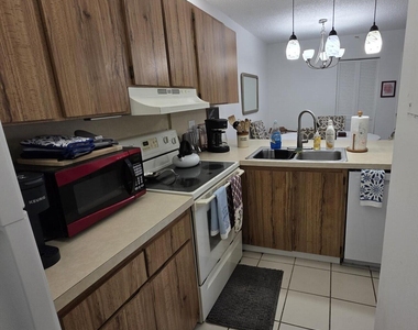 3402 Gardens East Drive - Photo Thumbnail 4