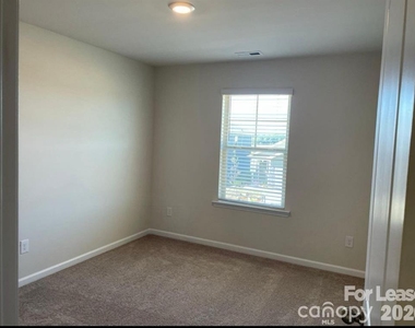 3062 Weddington Pointe Drive - Photo Thumbnail 6