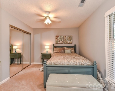 18557 Vineyard Point Lane - Photo Thumbnail 23