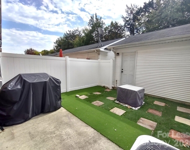 8606 Beaver Creek Drive - Photo Thumbnail 17