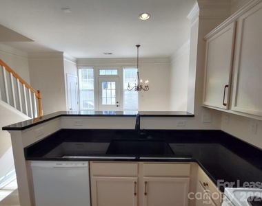 8606 Beaver Creek Drive - Photo Thumbnail 4