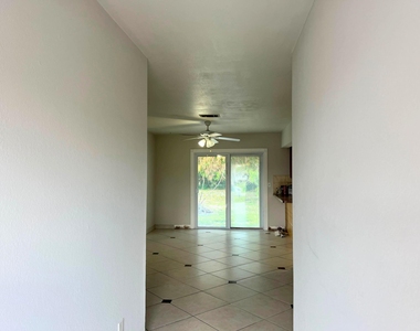 311 Sw Homeland Road - Photo Thumbnail 4