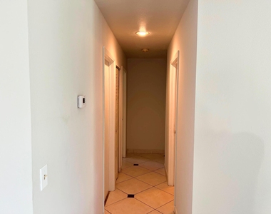 311 Sw Homeland Road - Photo Thumbnail 10