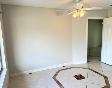 311 Sw Homeland Road - Photo Thumbnail 20