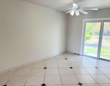 311 Sw Homeland Road - Photo Thumbnail 6