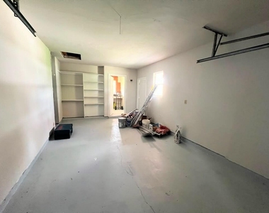 311 Sw Homeland Road - Photo Thumbnail 22