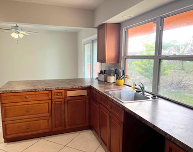 311 Sw Homeland Road - Photo Thumbnail 7