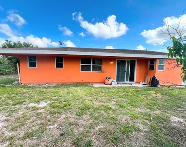 311 Sw Homeland Road - Photo Thumbnail 23