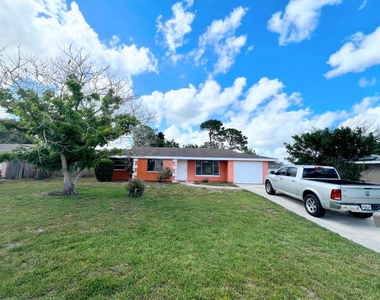 311 Sw Homeland Road - Photo Thumbnail 2