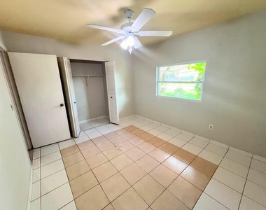 311 Sw Homeland Road - Photo Thumbnail 14