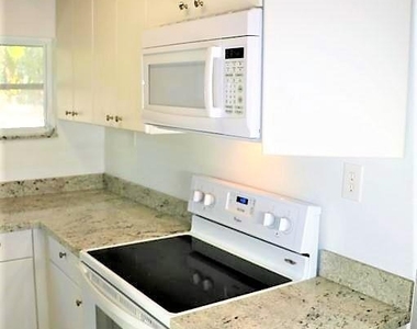 1021 S N Street - Photo Thumbnail 8