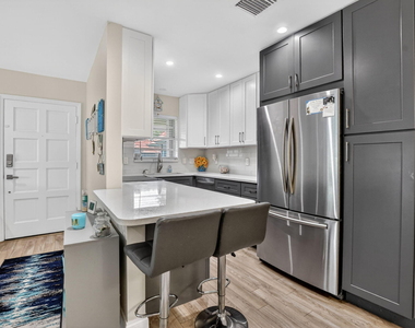 1050 Nw 13th Street - Photo Thumbnail 10