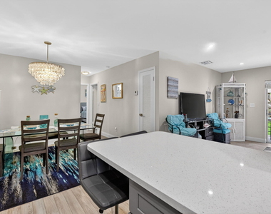1050 Nw 13th Street - Photo Thumbnail 14