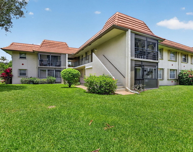 1050 Nw 13th Street - Photo Thumbnail 2