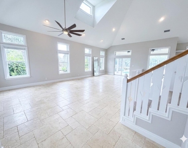 400 Seaside Lane - Photo Thumbnail 7