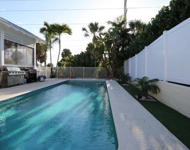 400 Seaside Lane - Photo Thumbnail 3