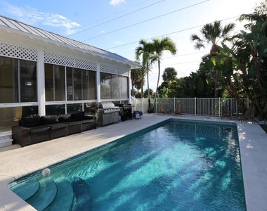 400 Seaside Lane - Photo Thumbnail 25