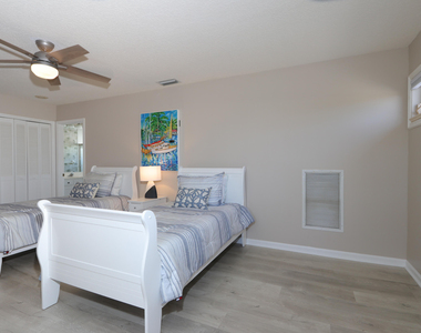 400 Seaside Lane - Photo Thumbnail 21