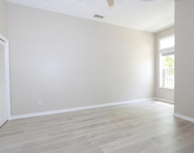 400 Seaside Lane - Photo Thumbnail 15