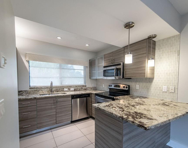 64 Isle Of Venice Drive - Photo Thumbnail 3