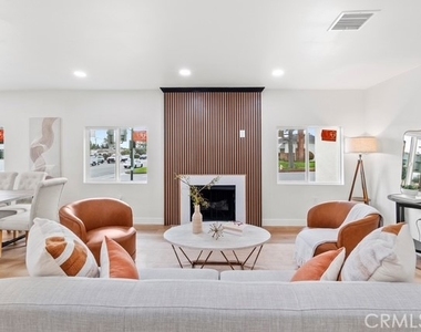1421 E Norwood Place - Photo Thumbnail 8